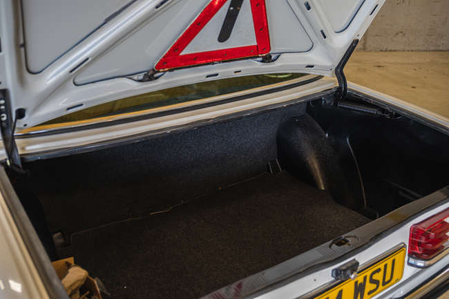 1984 Mercedes-Benz (W123) 200 Saloon