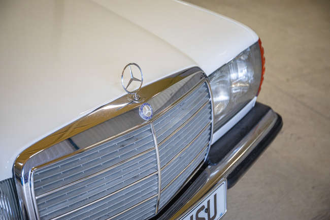 1984 Mercedes-Benz (W123) 200 Saloon