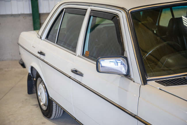 1984 Mercedes-Benz (W123) 200 Saloon