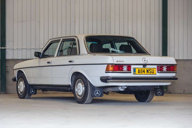1984 Mercedes-Benz (W123) 200 Saloon