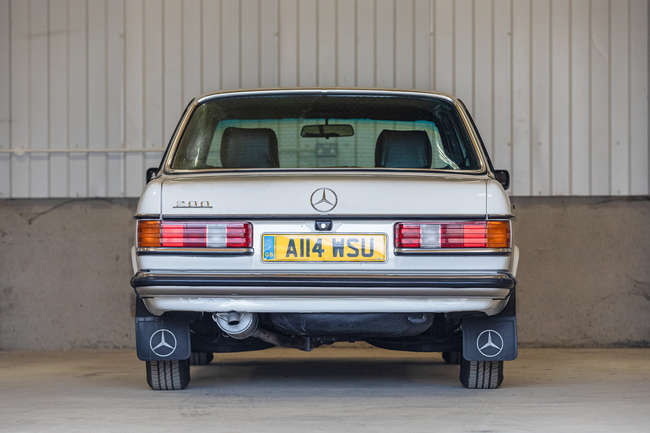 1984 Mercedes-Benz (W123) 200 Saloon