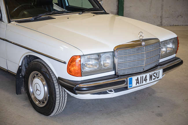 1984 Mercedes-Benz (W123) 200 Saloon