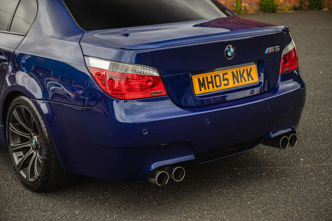 2005 BMW M5 V10 (E60)