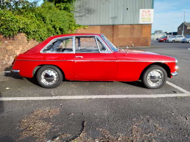 1967 MG B GT