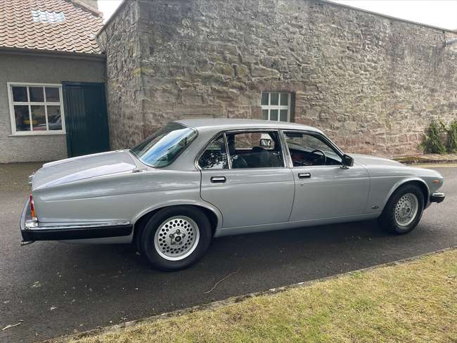 1985 Jaguar Sovereign HE 5.3-Litre V12 Auto 