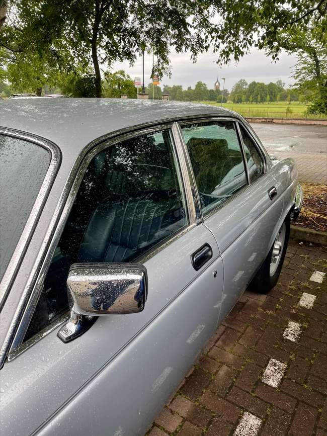 1985 Jaguar Sovereign HE 5.3-Litre V12 Auto 