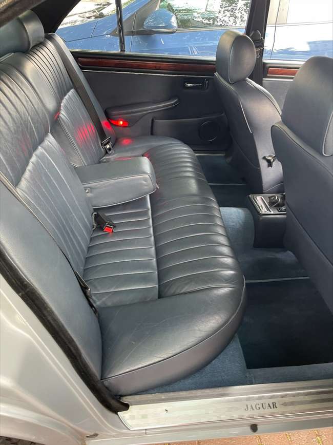 1985 Jaguar Sovereign HE 5.3-Litre V12 Auto 