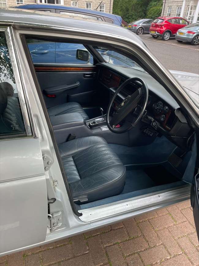 1985 Jaguar Sovereign HE 5.3-Litre V12 Auto 