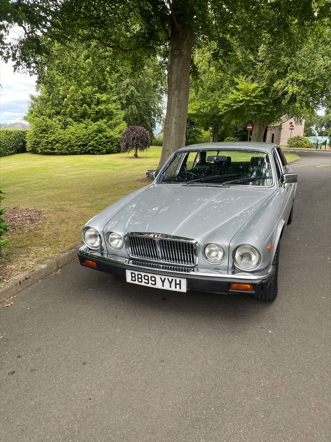 1985 Jaguar Sovereign HE 5.3-Litre V12 Auto 