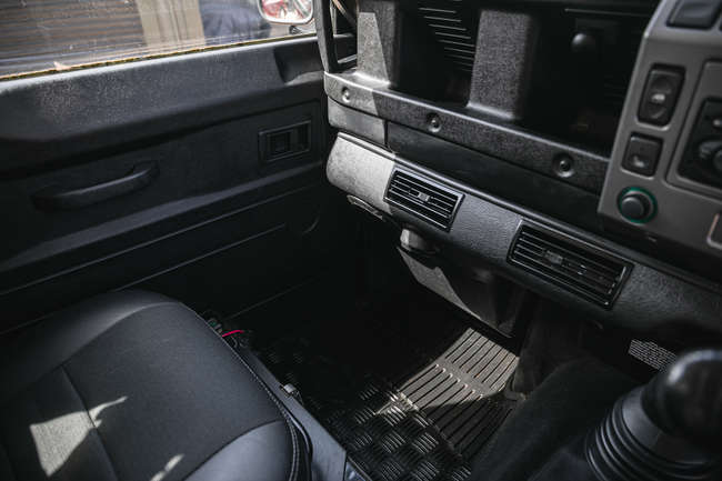 2006 Land Rover Defender 90 XS TD5 Station Wagon