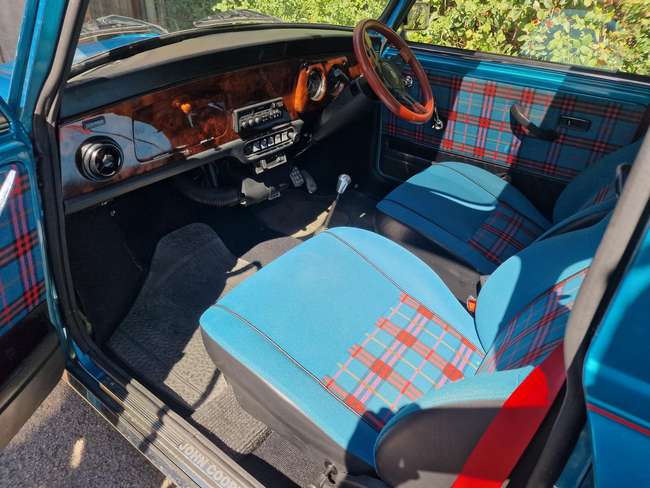 1995 Rover Mini Sidewalk