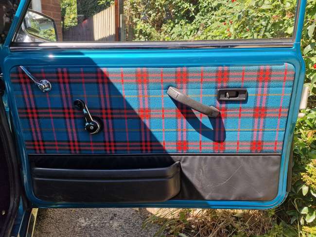 1995 Rover Mini Sidewalk