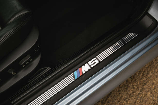 2001 BMW M5 (E39)