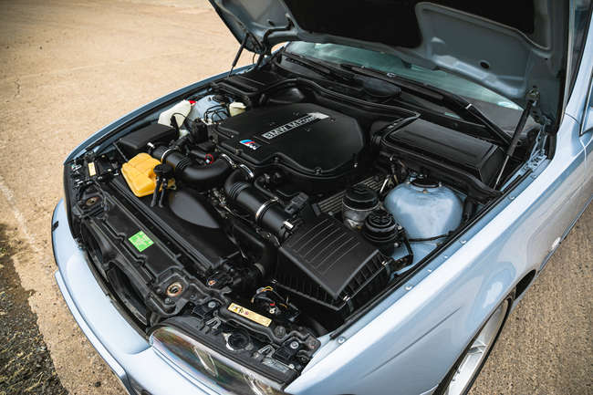 2001 BMW M5 (E39)