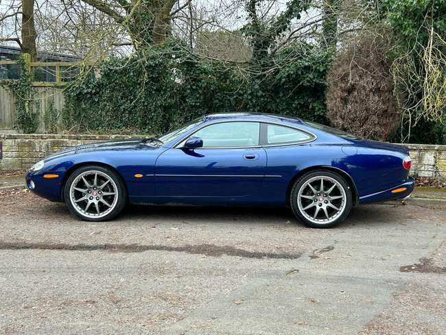 2002 Jaguar XKR Coupé-Sold