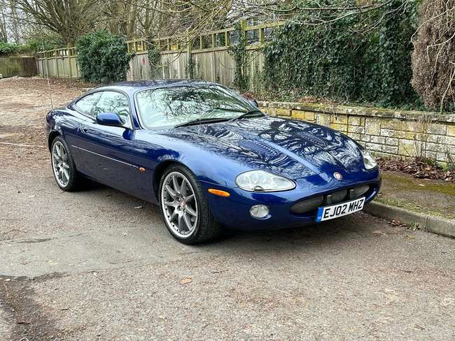 2002 Jaguar XKR Coupé-Sold