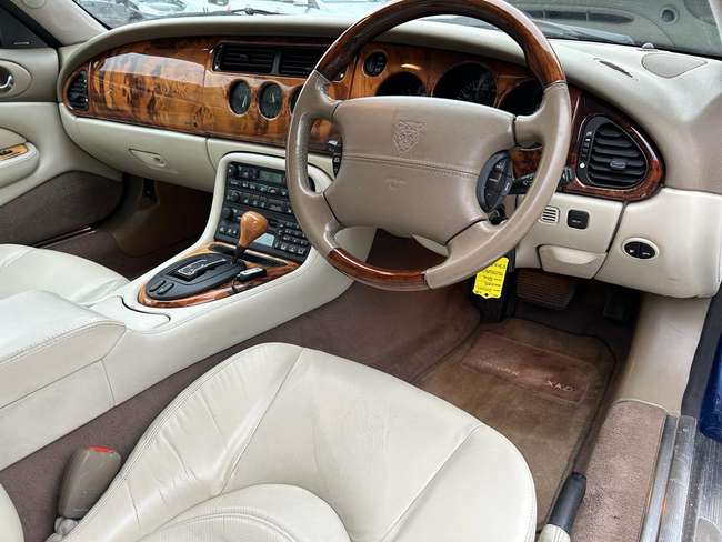 2002 Jaguar XKR Coupé-Sold