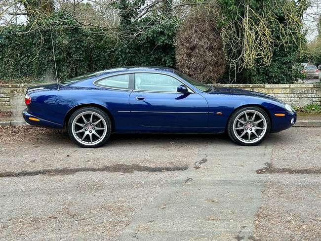 2002 Jaguar XKR Coupé-Sold