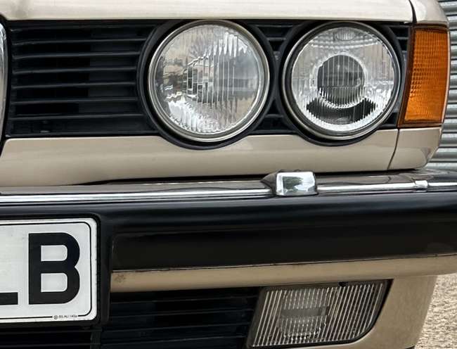1993 BMW 730i SE (E32) Saloon-Sold