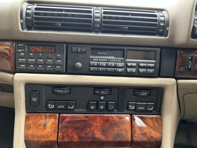 1993 BMW 730i SE (E32) Saloon-Sold