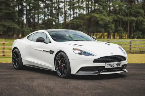 Photo 1 of 1 of 2015 Aston Martin Vanquish Carbon White Edition