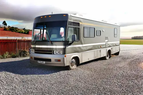 Photo 1 of 1 of 2000 Winnebago Brave / Workhorse Motorhome RV