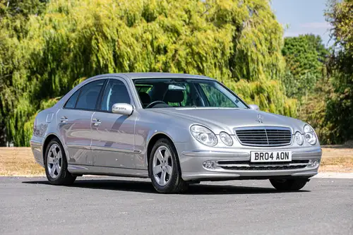 Photo 1 of 1 of 2004 Mercedes-Benz E320 Avantgarde (W211)