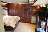 2007 Fleetwood Revolution 40 LE Full Wall Slide Out-For Sale