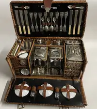 Six-Person Fold-Fronted Picnic Set from circa 1904-Sold