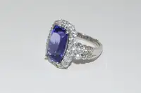 Stunning 7.75ct Tanzanite and Diamond Ring