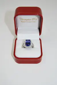 Stunning 7.75ct Tanzanite and Diamond Ring