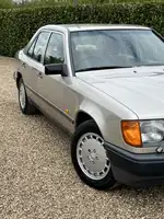 1986 Mercedes-Benz 300E Saloon (W124)-Sold