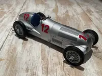 CMC 1/18 Mercedes-Benz W 125 1937 - Réf M-031, Voiture De Course Argent Métal