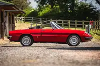 1975 Alfa Romeo 2000 Spider Veloce-Sold
