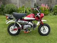 【激レア】【超美品】　Honda Monkey タンク 赤/クリーム Iconic Auctioneers | 2000 Honda Monkey Z50 Millenium Limited