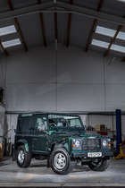1999 Land Rover Defender 90 Td5 - fully restored/magazine fe-Auction Lot