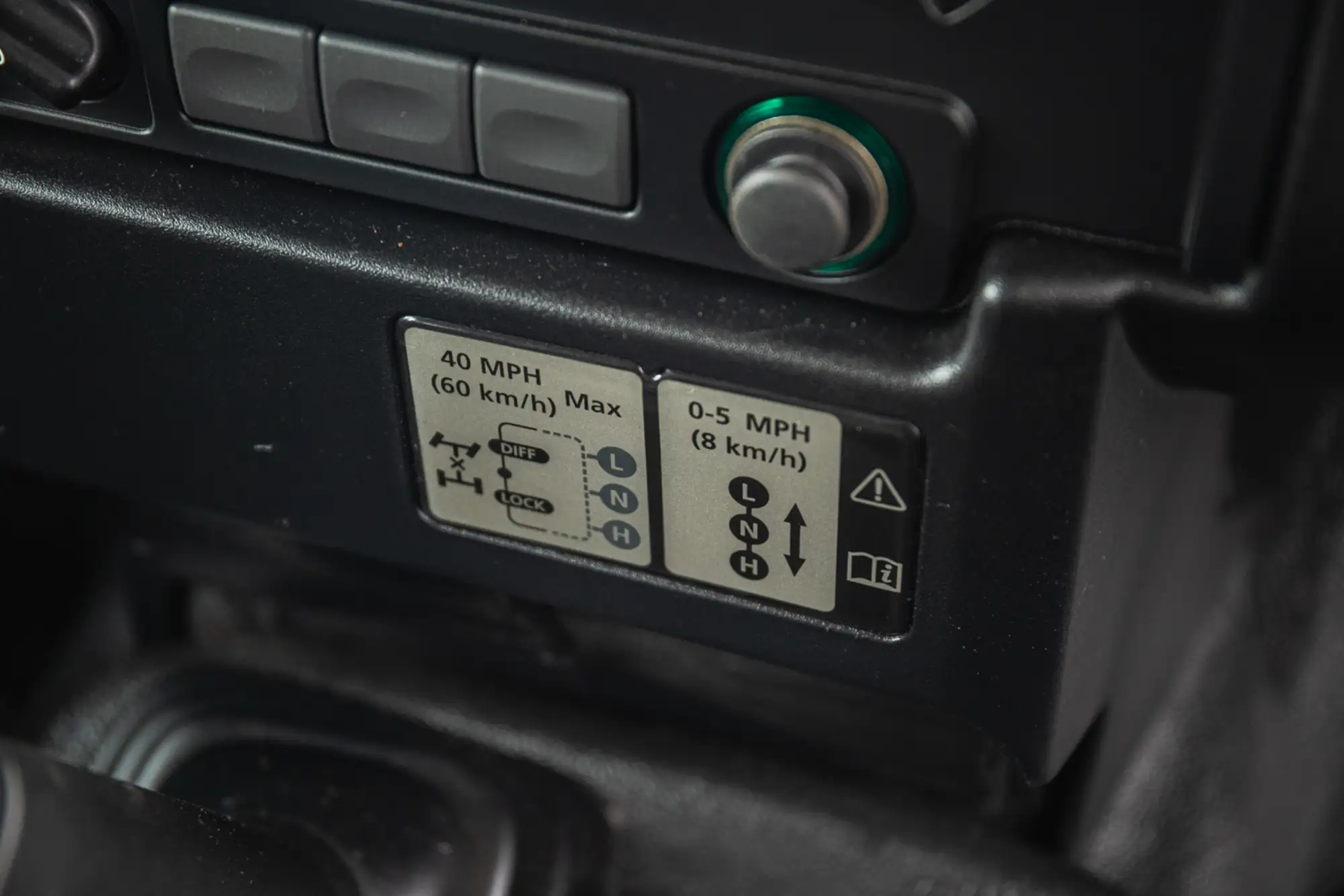 2014 Land Rover Defender 110 2.2-Litre Station Wagon (7-seat-Sold