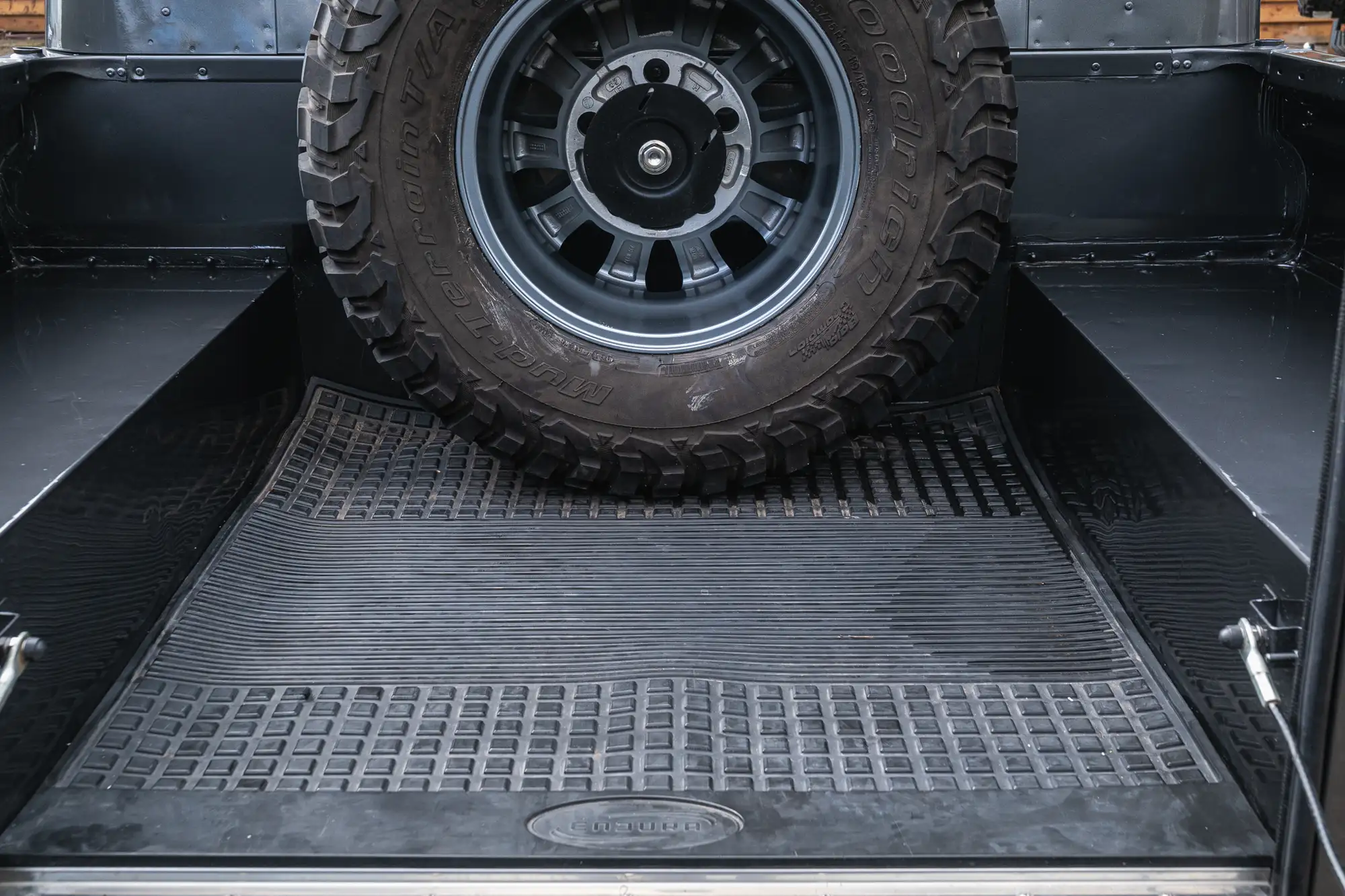 2002 Land Rover Defender 110 TD5 Double-Cab 2.5L-For Sale