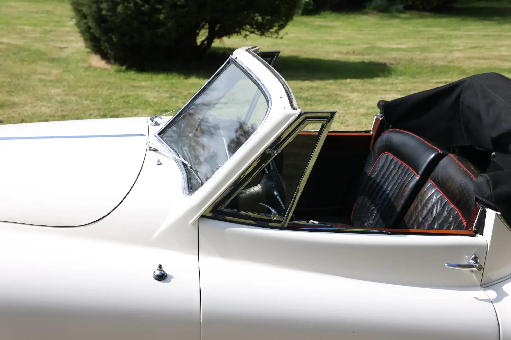 1956 Jaguar XK140 Drophead Coupé - Factory SE & Automatic Tr-Sold