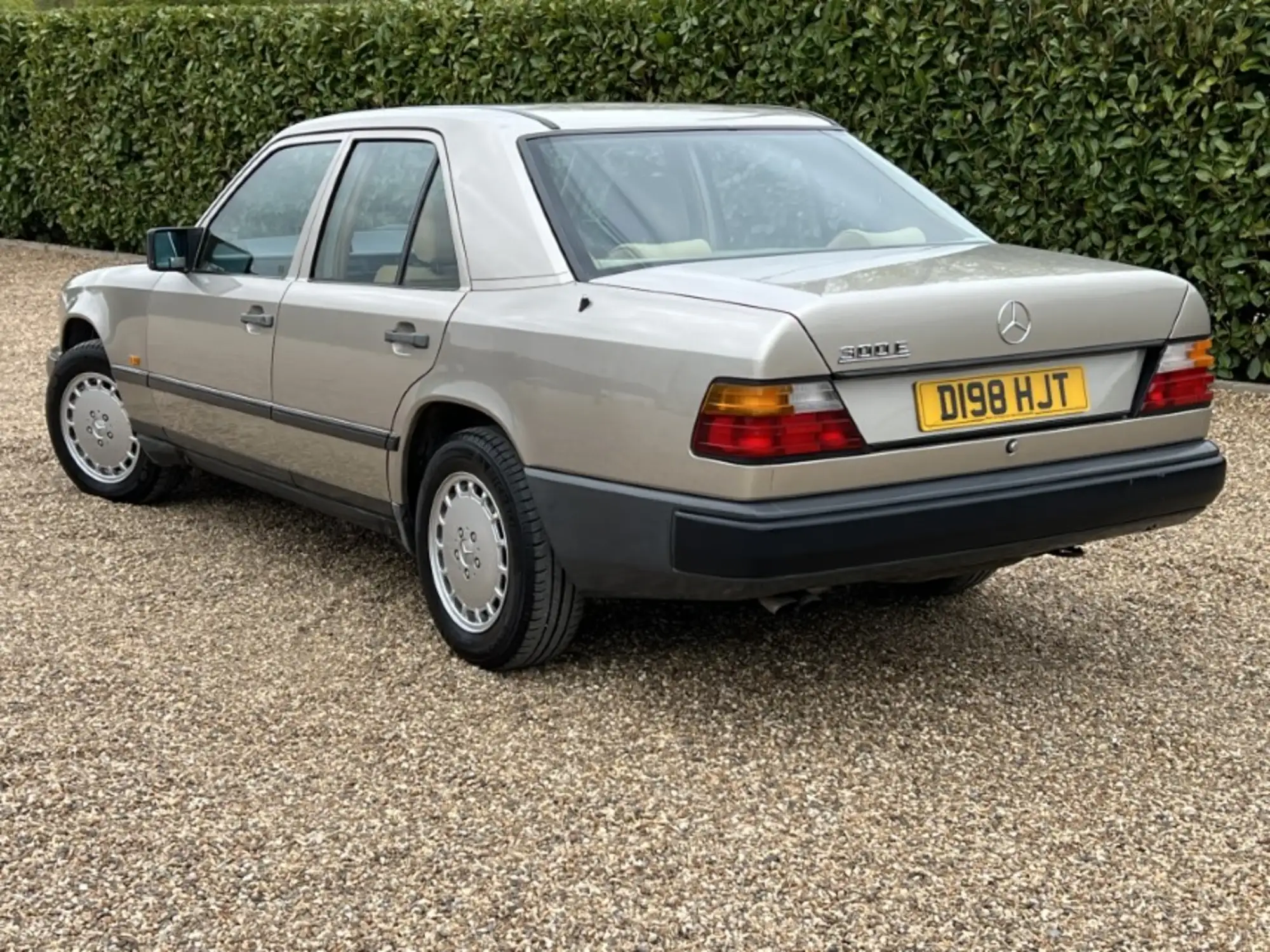 1986 Mercedes-Benz 300E Saloon (W124)-Sold