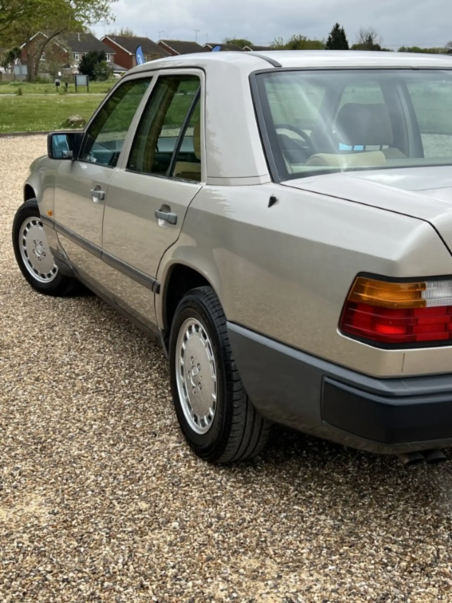 1986 Mercedes-Benz 300E Saloon (W124)-Sold