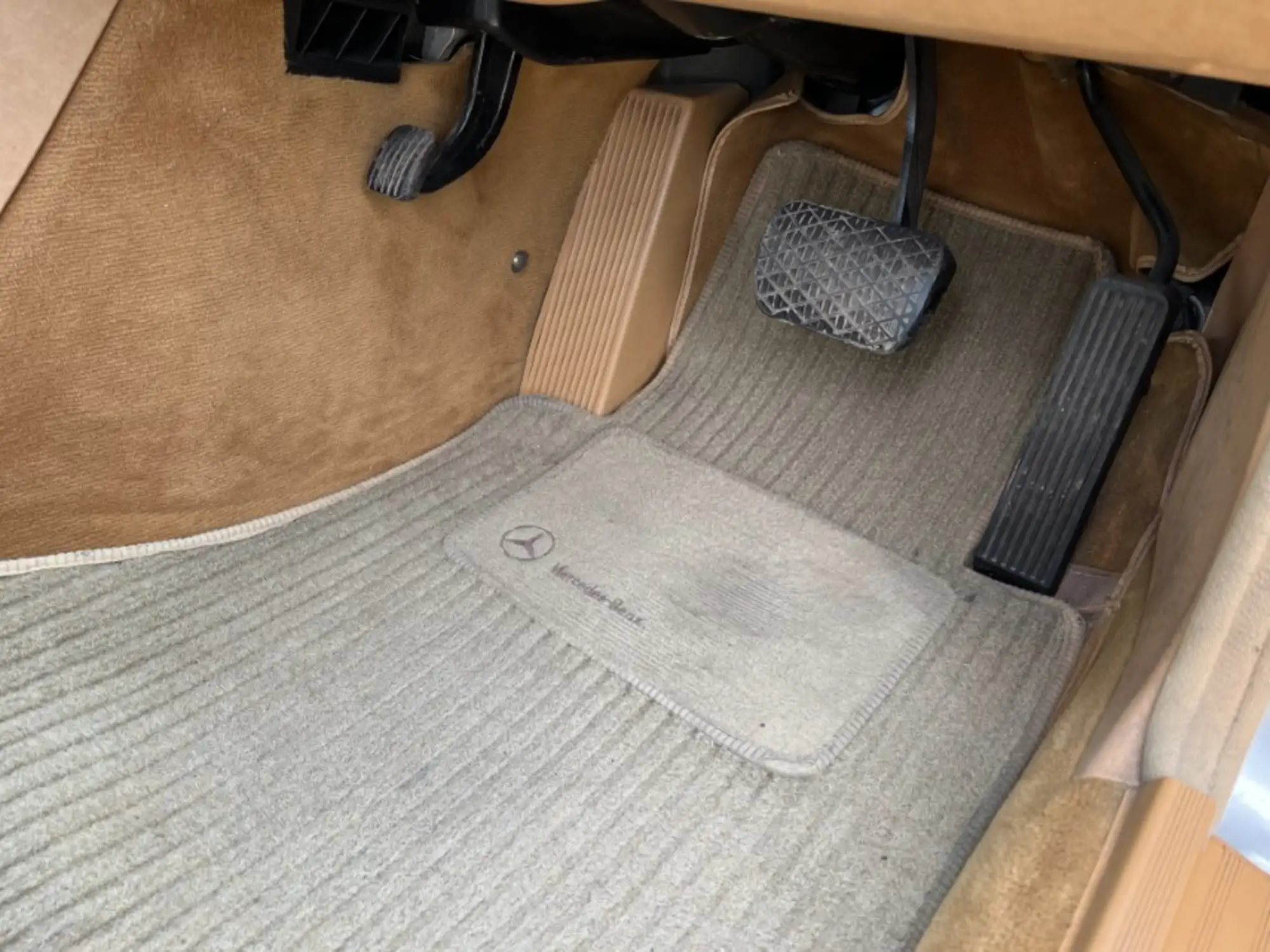 1986 Mercedes-Benz 300E Saloon (W124)-Sold
