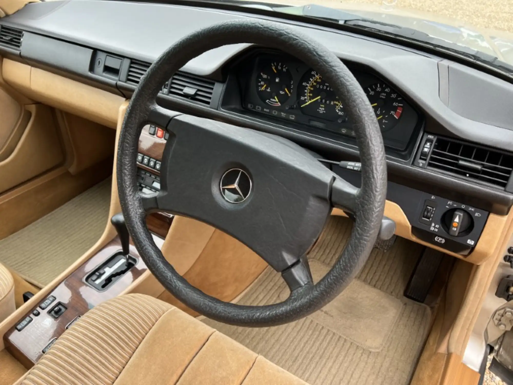 1986 Mercedes-Benz 300E Saloon (W124)-Sold