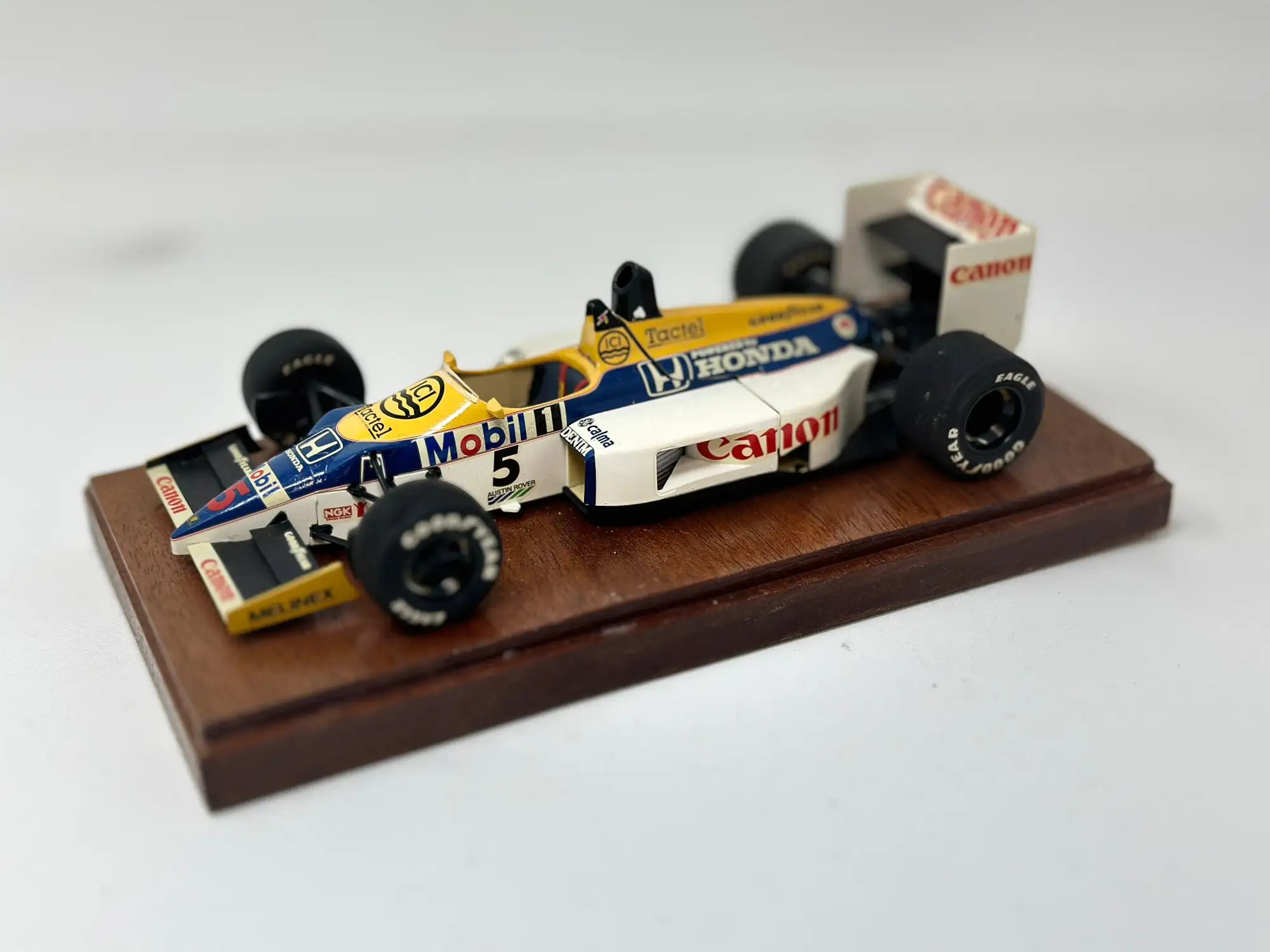 Hand-Made Model of Nigel Mansell's 1986 British GP-Winning W-For Sale