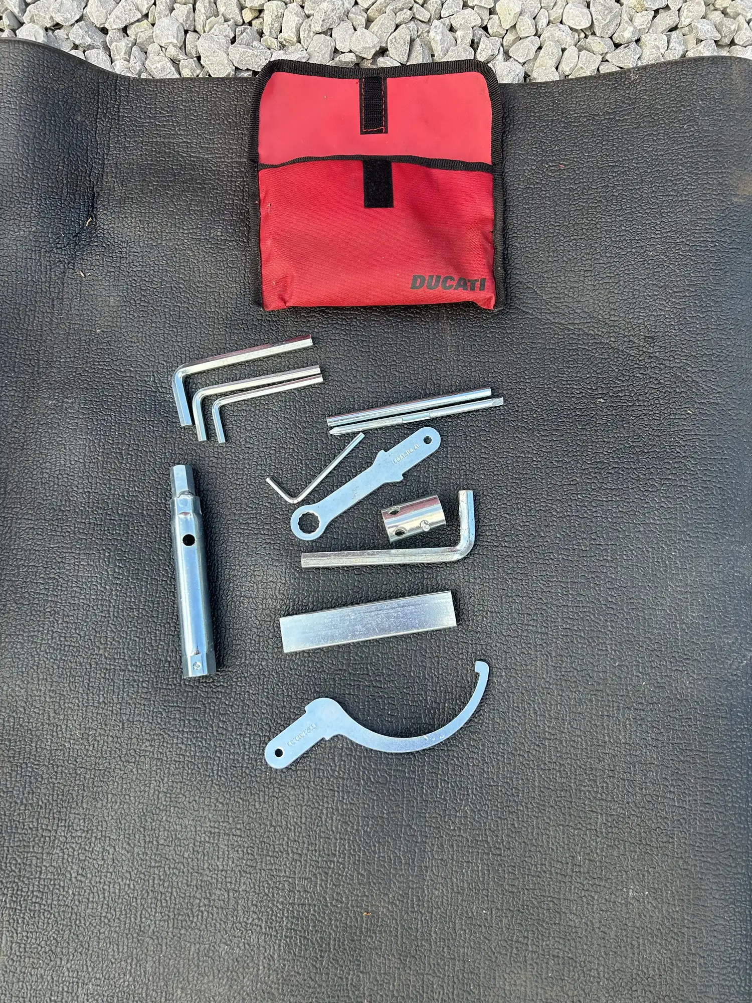 2000 Ducati 916 Carl Fogarty Replica 996cc-Sold