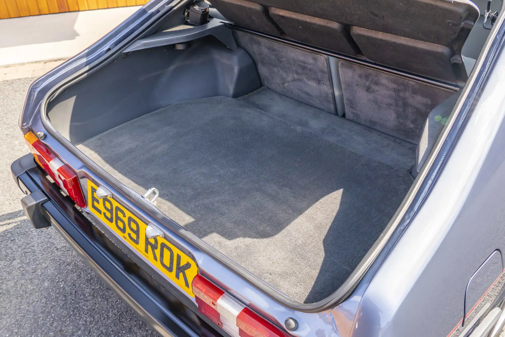 1987 Ford Capri 2.8 Injection-Sold