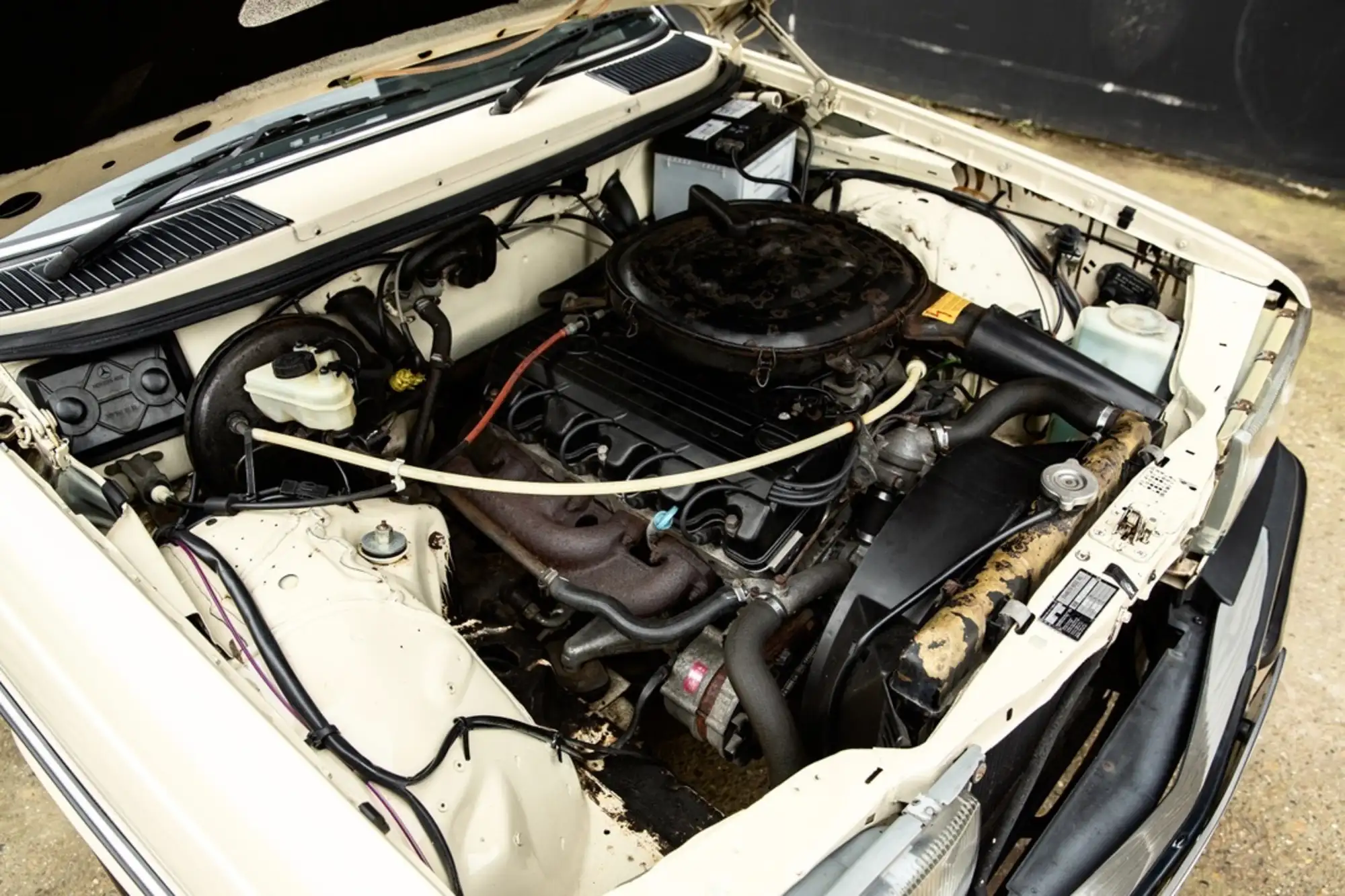 1985 Mercedes-Benz 230E (W123) Saloon-Sold