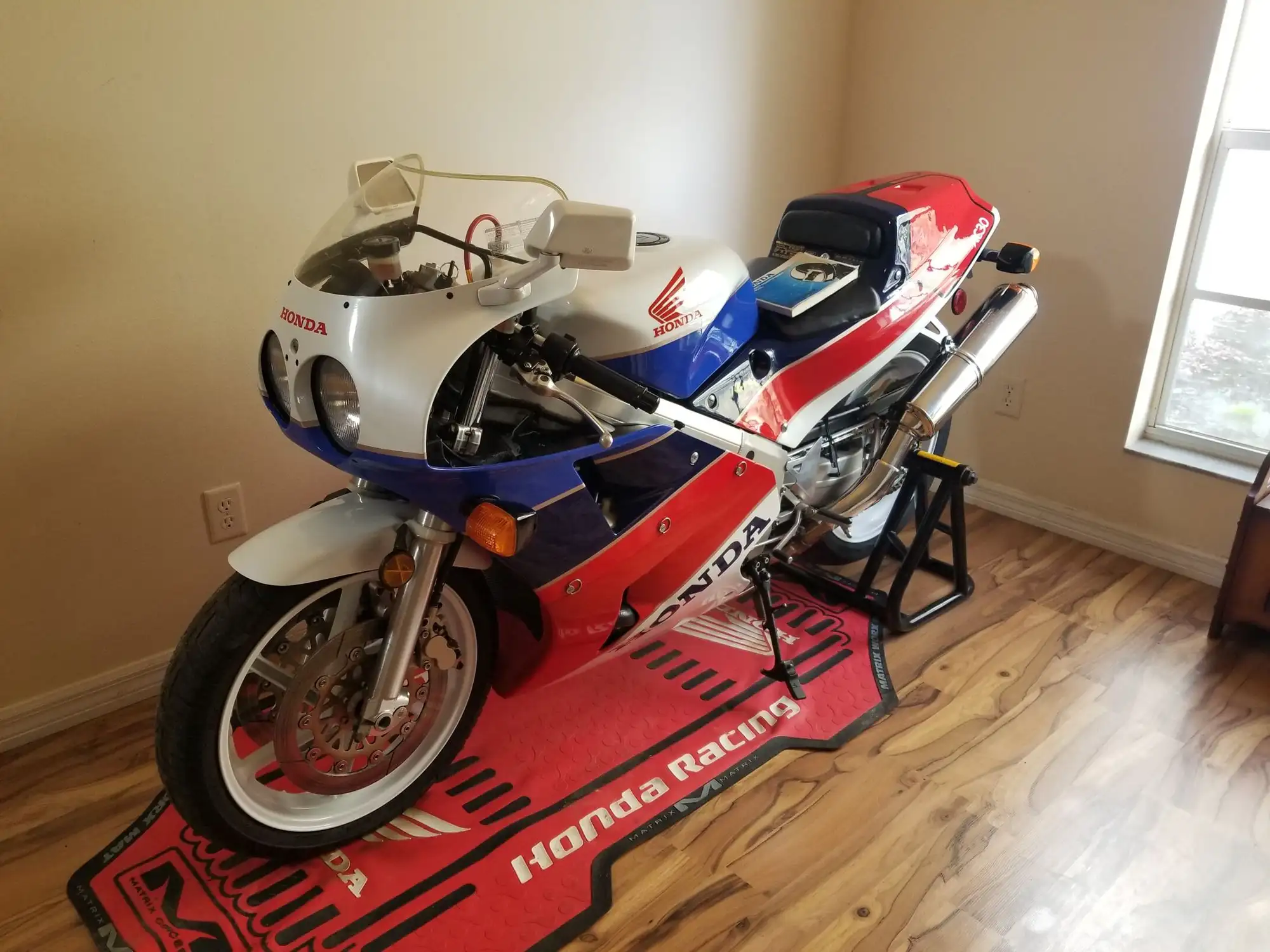 1990 Honda VFR750R Type RC30 748cc-Sold
