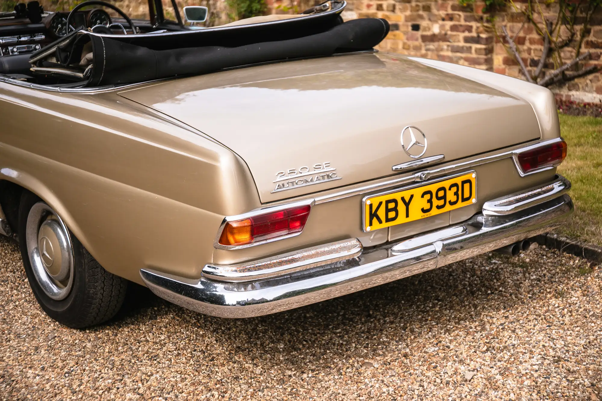 1966 Mercedes-Benz 250SE Cabriolet-Sold