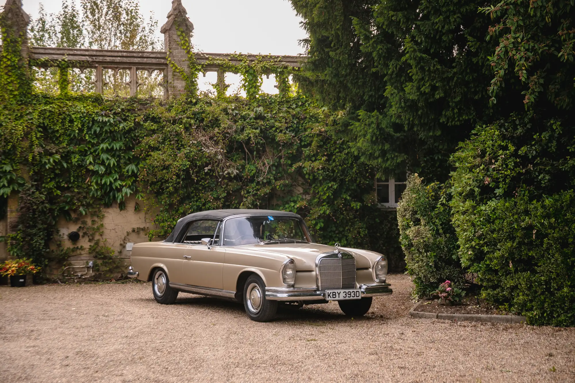 1966 Mercedes-Benz 250SE Cabriolet-Sold